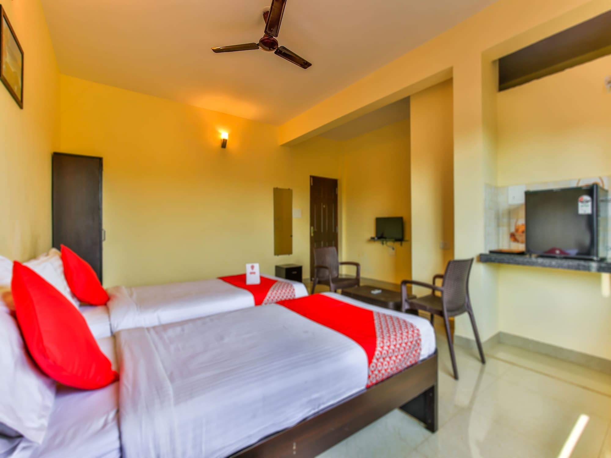 Oyo 14276 Hotel Spring Height Acaro Екстер'єр фото